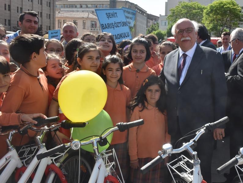 Minister Avcı distributes bicycles for healthy living