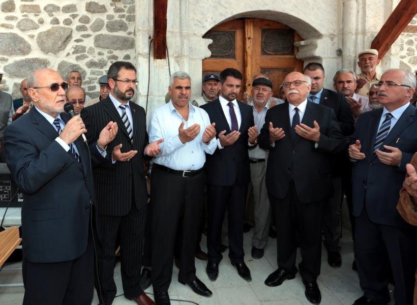 Minister Avcı visits Ulu Mosque in Sivrihisar