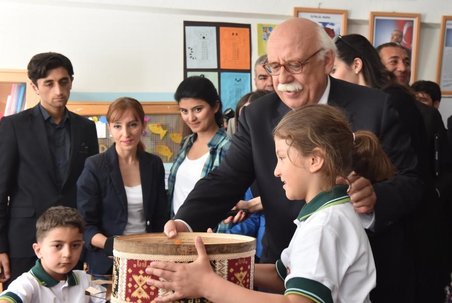 Minister Avcı distributes school raisins  