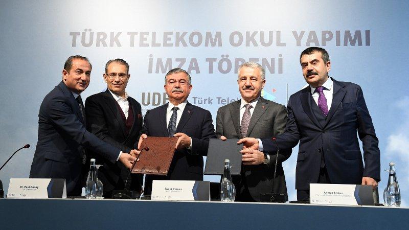 Bakan Yılmaz ve Bakan Arslan, Türk Telekom Okul Yapım Protokolü´nü imzaladı